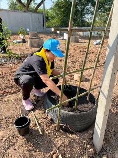 ไฟล์แนบ นายปกรณ์ บัวทอง ผู้จัดการการประปาส่วนภูมิภาคสาขาปากท่อ พร้อมด้วย นางเอรวัณ ภู่ทับทิม หัวหน้างานจัดเก็บรายได้ และพนักงานในสังกัด เข้าร่วมกิจกรรม "จิตอาสาบำเพ็ญสาธารณประโยชน์และสาธารณกุศล" เนื่องในวันคล้ายวันพระบรมราชสมภพพระบาทสมเด็จพระบรมชนกาธิเบศรมหาภูมิพลอดุลยเดชมหาราช บรมนาถบพิตร