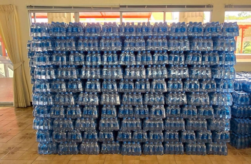 ไฟล์แนบ กปภ.เขต 3 และกปภ.สาขาในพื้นที่ จ.นครปฐม ร่วมสนับสนุนน้ำดื่มบรรจุขวดตราสัญลักษณ์ กปภ. (ครั้งที่ 2) ให้แก่ประชาชนที่เดินทางมากราบถวายบังคมพระบรมศพ สมเด็จพระนางเจ้าสิริกิติ์ พระบรมราชินีนาถ พระบรมราชชนนีพันปีหลวง ณ ลานพุทธมณฑล จ.นครปฐม