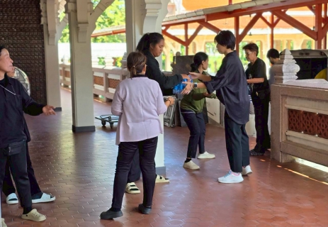 ไฟล์แนบ กปภ.เขต 3 และกปภ.สาขาในพื้นที่ จ.นครปฐม ร่วมสนับสนุนน้ำดื่มบรรจุขวดตราสัญลักษณ์ กปภ. (ครั้งที่ 2) ให้แก่ประชาชนที่เดินทางมากราบถวายบังคมพระบรมศพ สมเด็จพระนางเจ้าสิริกิติ์ พระบรมราชินีนาถ พระบรมราชชนนีพันปีหลวง ณ ลานพุทธมณฑล จ.นครปฐม