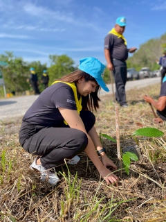 ไฟล์แนบ กปภ.สาขาทุ่งสง เข้าร่วมกิจกรรมจิตอาสาบำเพ็ญสาธารณประโยชน์และบำเพ็ญสาธารณกุศล เนื่องในวันคล้ายวันพระบรมราชสมภพ พระบาทสมเด็จพระบรมชนกาธิเบศร มหาภูมิพลอดุลยเดชมหาราช และสมเด็จพระนางเจ้าสิริกิติ์ พระบรมราชินีนาถพระบรมราชชนนีพันปีหลวง