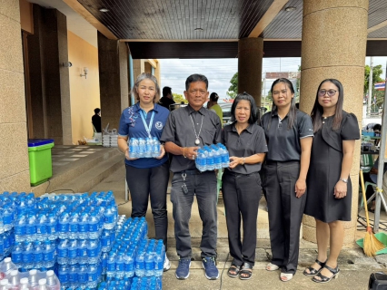 ไฟล์แนบ การประปาส่วนภูมิภาคสาขาสระแก้วมอบน้ำดื่มบรรจุขวดตราสัญลักษณ์ กปภ.ให้กับ ศูนย์ช่วยเหลือผู้อพยพ/พักพิง ณ อำเภอเมืองสระแก้ว และ เทศบาลตำบลท่าเกษม จากเหตุปะทะชายแดนไทย-กัมพูชา จังหวัดสระแก้ว  จำนวน 1,080 ขวด