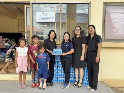 ไฟล์แนบ การประปาส่วนภูมิภาคสาขาสระแก้วมอบน้ำดื่มบรรจุขวดตราสัญลักษณ์ กปภ.ให้กับ ศูนย์ช่วยเหลือผู้อพยพ/พักพิง ณ อำเภอเมืองสระแก้ว และ เทศบาลตำบลท่าเกษม จากเหตุปะทะชายแดนไทย-กัมพูชา จังหวัดสระแก้ว  จำนวน 1,080 ขวด