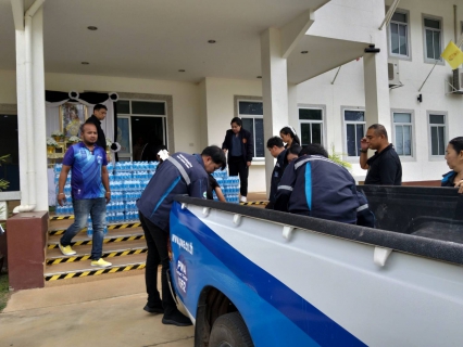 ไฟล์แนบ &#10024; กปภ.สาขากบินทร์บุรี สนับสนุนน้ำดื่มตราสัญลักษณ์ กปภ. จำนวน 1,320 ขวด  ให้แก่ที่ว่าการอำเภอกบินทร์บุรี เพื่อนำไปช่วยเหลือผู้ประสบภัยจากเหตุปะทะชายแดนไทยกัมพูชา