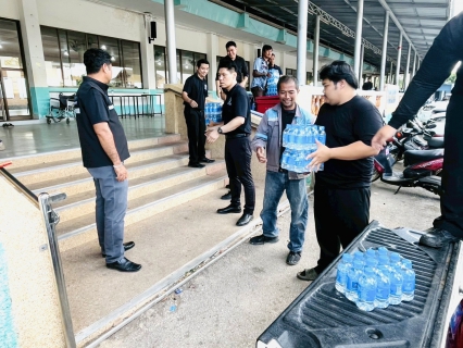 ไฟล์แนบ กปภ.สาขาวัฒนานคร สนับสนุนน้ำดื่มตราสัญลักษณ์ กปภ. ให้กับ ศูนย์ช่วยเหลือผู้อพยพ ณ วัดนครธรรม จากเหตุปะทะชายแดนไทย-กัมพูชา จังหวัดสระแก้ว