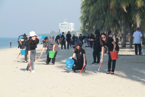 ไฟล์แนบ กปภ.ข.1 จัดกิจกรรมรวมพลังแห่งความภักดี เก็บขยะบริเวณชายหาดบางแสน เพื่อถวายเป็นพระราชกุศลแด่ พระพันปีหลวง