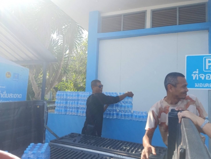 ไฟล์แนบ กปภ.สาขาหลังสวน สนับสนุนน้ำดื่มบรรจุขวดตราสัญลักษณ์ กปภ. สำหรับผู้เข้าร่วมขบวนแห่เทิดพระเกียรติพลเรือเอกพระเจ้าบรมวงศ์เธอ พระองค์เจ้าอาภากรเกียรติวงศ์ กรมหลวงชุมพรเขตอุดมศักดิ์ และงานกาชาดจังหวัดชุมพร ประจำปี 2569