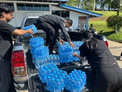 ไฟล์แนบ การประปาส่วนภูมิภาคสาขาภูเก็ต สนับสนุนน้ำดื่มบรรจุขวดตราสัญลักษณ์ กปภ. ในการกิจกรรมพัฒนาชุมชนต่อสาธารณชน ระหว่างวันที่ 29 ธันวาคม 2568 - 6 มกราคม 2569  ให้กับสำนักงานพัฒนาชุมชนจังหวัดภูเก็ต