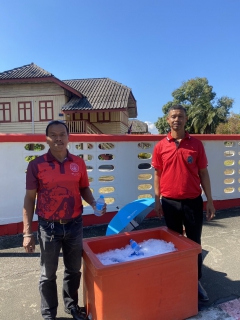 ไฟล์แนบ การประปาส่วนภูมิภาคสาขาชุมพร ร่วมสนับสนุนน้ำดื่มบรรจุขวดตราสัญลักษณ์ในงานงานเทิดพระเกียรติพลเรือเอก พระเจ้าบรมวงศ์เธอ พระองค์เจ้าอาภากรเกียรติวงศ์ กรมหลวงชุมพรเขตอุดมศักดิ์ และงานกาชาดจังหวัดชุมพร ประจำปี 2568