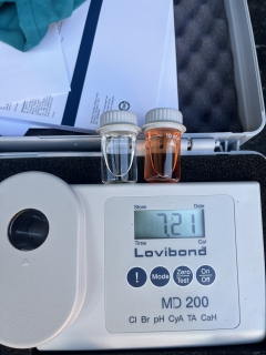 ไฟล์แนบ กปภ.สาขาภูเก็ต นำทีมลงพื้นที่ตรวจสอบคุณภาพน้ำปลายสาย บริเวณหมู่บ้านเปรมทรัพย์ ถนนผังเมืองสาย ก  ตำบลป่าตอง อำเภอกะทู้ จังหวัดภูเก็ต  เพื่อดำเนินการตรวจสอบคุณภาพน้ำ