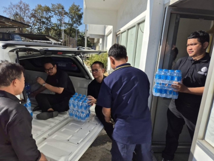 ไฟล์แนบ กปภ.เขต 1 สนับสนุนน้ำดื่ม 4,800 ขวด ส่งมอบให้ กปภ.เขต 8 เพื่อสนับสนุนกองทัพและศูนย์พักพิงจากสถานการณ์ความไม่สงบบริเวณชายแดนไทย - กัมพูชา 