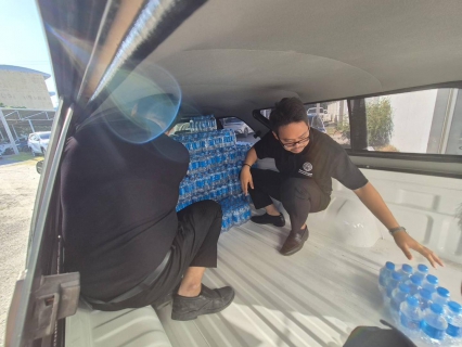 ไฟล์แนบ กปภ.เขต 1 สนับสนุนน้ำดื่ม 4,800 ขวด ส่งมอบให้ กปภ.เขต 8 เพื่อสนับสนุนกองทัพและศูนย์พักพิงจากสถานการณ์ความไม่สงบบริเวณชายแดนไทย - กัมพูชา 