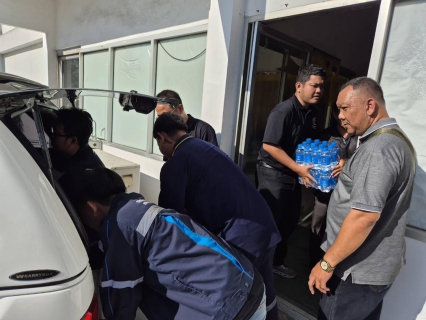 ไฟล์แนบ กปภ.เขต 1 สนับสนุนน้ำดื่ม 4,800 ขวด ส่งมอบให้ กปภ.เขต 8 เพื่อสนับสนุนกองทัพและศูนย์พักพิงจากสถานการณ์ความไม่สงบบริเวณชายแดนไทย - กัมพูชา 