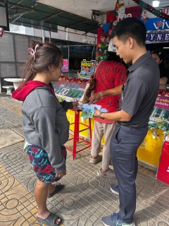 ไฟล์แนบ กปภ.สาขาปราณบุรี จัดกิจกรรมเติมใจให้กัน พร้อมด้วยดำเนินโครงการอาสาดูแลประปาเพื่อปวงชน ลงพื้นที่ออกหน่วยประชาสัมพันธ์เชิงรุก สร้างความเชื่อมั่นด้านคุณภาพ และบริการการแนะนำการชำระค่าน้ำออนไลน์ ณ หมู่ที่ 2 ตำบลปากน้ำปราณ อำเภอปราณบุรี จังหวัดประจวบฯ