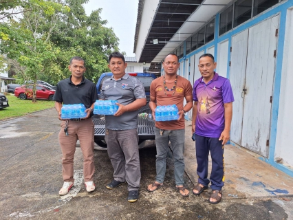 ไฟล์แนบ กปภ.สาขาขนอม มอบน้ำดื่มบรรจุขวดตราสัญลักษณ์ กปภ. ให้กับที่ว่าการอำเภอขนอม ในช่วงเทศกาลปีใหม่ พ.ศ.2569 