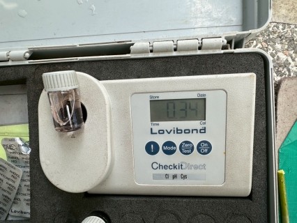 ไฟล์แนบ กปภ.สาขากาญจนดิษฐ์ ลงพื้นที่สุ่มน้ำประปา บริเวณโรงเรียนบ้านน้ำฉา ม.5 ต.ดอนสัก อ.ดอนสัก จังหวัดสุราษฎร์ธานี พื้นที่สถานีผลิตน้ำบ้านน้ำฉา โดยเก็บตัวอย่างน้ำจากก๊อกน้ำที่บ้านของผู้ใช้น้ำไปตรวจสอบคุณภาพน้ำ