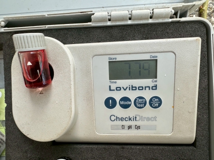 ไฟล์แนบ กปภ.สาขากาญจนดิษฐ์ ลงพื้นที่สุ่มน้ำประปา บริเวณโรงเรียนบ้านน้ำฉา ม.5 ต.ดอนสัก อ.ดอนสัก จังหวัดสุราษฎร์ธานี พื้นที่สถานีผลิตน้ำบ้านน้ำฉา โดยเก็บตัวอย่างน้ำจากก๊อกน้ำที่บ้านของผู้ใช้น้ำไปตรวจสอบคุณภาพน้ำ