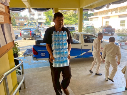 ไฟล์แนบ กปภ.สาขาสวรรคโลก สนับสนุนน้ำดื่มบรรจุขวดเพื่อสนับสนุนศูนย์ปฏิบัติการป้องกันและลดอุบัติเหตุทางถนน ช่วงเทศกาลปีใหม่ พ.ศ.2569