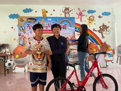 ไฟล์แนบ กปภ.สาขาหาดใหญ่ ร่วมกับ มูลนิธิไทยพีบีเอส มอบของที่ระลึก กิจกรรมวันเด็กแก่โรงเรียนในพื้นที่ประสบอุทกภัย  ต.คลองแห อ.หาดใหญ่ จ.สงขลา