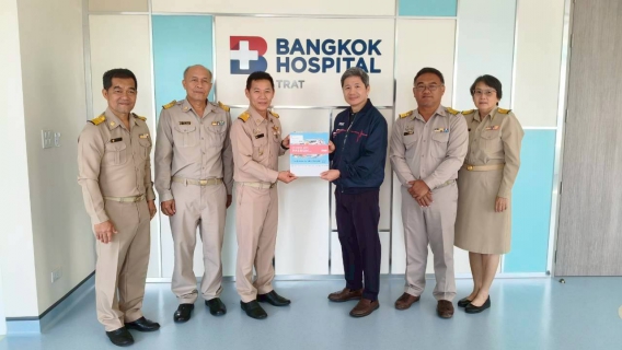 ไฟล์แนบ กปภ.สาขาตราด ลงพื้นที่พบผู้ใช้น้ำรายใหญ่ ส่งมอบความสุขผ่านของที่ระลึกปีใหม่ 2569 