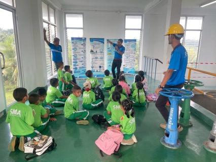 ไฟล์แนบ การประปาส่วนภูมิภาคสาขาระโนด ต้อนรับคณะครูและนักเรียนโรงเรียนบ้านระโนต (ธัญเจริญ) เข้าศึกษาดูงานระบบผลิตน้ำประปา