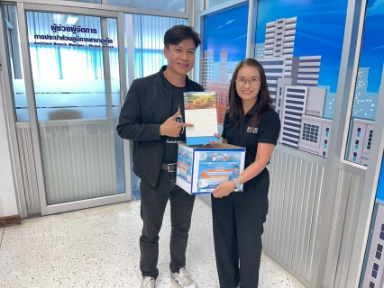 ไฟล์แนบ 🩵ปฏิทินเก่าให้เรานะ🩵 การประปาส่วนภูมิภาคสาขาภูเก็ต ร่วมมอบปฏิทินตั้งโต๊ะเก่า เพื่อส่งต่อให้มูลนิธิช่วยคนตาบอดแห่งประเทศไทย จัดทำอักษรเบรลล์ให้แก่ผู้พิการทางสายตา ตามโครงการ "ปฏิทินเก่า ให้เรานะ" ประจำปี 2569 🩵