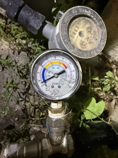 ไฟล์แนบ กปภ.สาขาหลังสวน นำทีมลงพื้นที่สุ่มตรวจวัดแรงดันน้ำ หน้ามาตร ในพื้นที่ ตำบลทุ่งตะไคร อำเภอทุ่งตะโก จังหวัดชุมพร