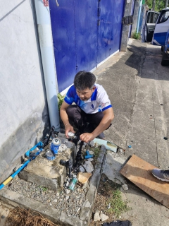 ไฟล์แนบ กปภ.สาขาภูเก็ต ลงพื้นที่ตรวจสอบคุณภาพน้ำปลายสาย บริเวณบ้านแหลมหิน ม.7 ถ.เทพกระษัตรี ต.เกาะแก้ว อ.เมือง จังหวัดภูเก็ต เพื่อดำเนินการตรวจสอบคุณภาพน้ำ