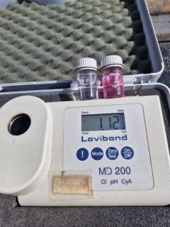 ไฟล์แนบ กปภ.สาขาภูเก็ต ลงพื้นที่ตรวจสอบคุณภาพน้ำปลายสาย บริเวณบ้านแหลมหิน ม.7 ถ.เทพกระษัตรี ต.เกาะแก้ว อ.เมือง จังหวัดภูเก็ต เพื่อดำเนินการตรวจสอบคุณภาพน้ำ