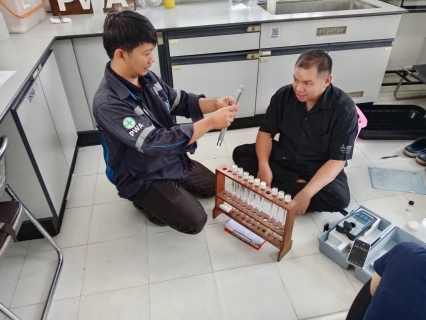 ไฟล์แนบ กปภ.สาขากาญจนบุรี ทบทวนความรู้ด้านการผลิตน้ำ และสอบเทียบความเที่ยงตรงของเครื่องจ่ายสารเคมี