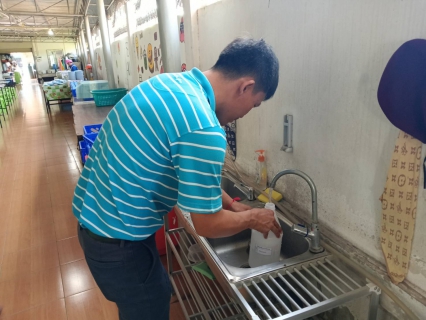 ไฟล์แนบ กปภ.สาขากำแพงเพชร เดินหน้าโครงการ "หลอมรวมใจ มอบน้ำใสสะอาดให้โรงเรียน" ระยะที่ 3 ลงพื้นที่เก็บตัวอย่างน้ำ 5 สถานศึกษาในเขตตำบลนครชุม 