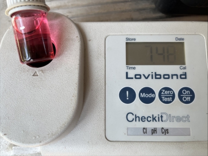 ไฟล์แนบ กปภ.สาขากาญจนดิษฐ์ ลงพื้นที่สุ่มน้ำประปา บริเวณโรงเรียนบ้านน้ำฉา ม.5 ต.ดอนสัก อ.ดอนสัก จังหวัดสุราษฎร์ธานี พื้นที่สถานีผลิตน้ำบ้านน้ำฉา โดยเก็บตัวอย่างน้ำจากก๊อกน้ำที่บ้านของผู้ใช้น้ำไปตรวจสอบคุณภาพน้ำ