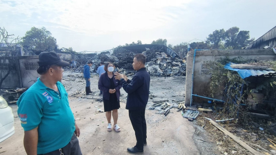 ไฟล์แนบ 💙กปภ.สาขากบินทร์บุรี  ลงพื้นที่สนับสนุนน้ำดื่มบรรจุขวดตราสัญลักษณ์ กปภ. และอำนวยความสะดวก เหตุเพลิงไหม้โรงงานรับซื้อของเก่า  บริเวณถนน 304 พื้นที่หมู่ 4 ตำบลเมืองเก่า อำเภอกบินทร์บุรี จังหวัดปราจีนบุรี