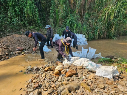ไฟล์แนบ กปภ.สาขาแม่สอด ร่วมสนันสนุนกระสอบสารส้มเพื่อทำฝายน้ำล้นสู้ภัยแล้งให้กับชาวบ้าน