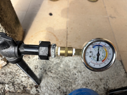 ไฟล์แนบ  กปภ.สาขาขนอม ลงพื้นที่ตลาดบางโหนด ตรวจวัดแรงดันน้ำ แก้ปัญหาน้ำไหลอ่อน!