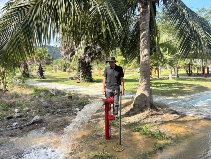 ไฟล์แนบ กปภ.สาขาขนอม ลงพื้นที่ ดำเนินการเปิดล้างตะกอนระบายในเส้นท่อจ่ายน้ำ (Blow off) ผ่านหัวดับเพลิง