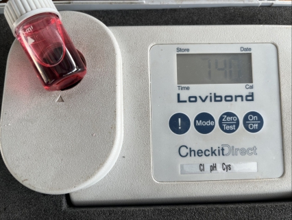 ไฟล์แนบ กปภ.สาขากาญจนดิษฐ์ ลงพื้นที่สุ่มน้ำประปา บริเวณร้านซ่อมรถมอเตอร์ไซค์ หน้าที่ว่าการอำเภอกาญจนดิษฐ์ ม.1 ตำบลกะแดะ อำเภอกาญจนดิษฐ์ จังหวัดสุราษฎร์ธานี พื้นที่แม่ข่ายกาญจนดิษฐ์ โดยเก็บตัวอย่างน้ำจากก๊อกน้ำที่บ้านของผู้ใช้น้ำไปตรวจสอบคุณภาพน้ำ