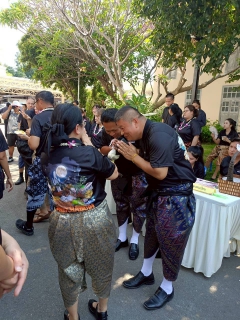 ไฟล์แนบ การประปาส่วนภูมิภาคสาขาเพชรบุรี ร่วมกิจกรรมสืบสานประเพณีไทย รดน้ำขอพรผู้ว่าราชการจังหวัดเพชรบุรี เนื่องในเทศกาลสงกรานต์ ปี 2569