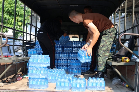 ไฟล์แนบ กปภ.ข.3 พร้อมด้วยพนักงานในสังกัด ร่วมส่งมอบน้ำดื่มบรรจุขวด จำนวน 5,040 ขวดแก่ กรมสนับสนุน กองพลทหารราบที่ 9 (ค่ายสุรสีห์) จังหวัดกาญจนบุรี