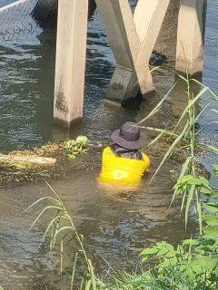 ไฟล์แนบ กปภ.สาขากาญจนบุรี จัดกิจกรรมพัฒนาแหล่งน้ำ กำจัดวัชพืช เก็บขยะ สิ่งปฏิกูล เพื่อรักษาแหล่งน้ำ แม่น้ำแควใหญ่ บริเวณสถานีสูบน้ำแรงต่ำสำนักงาน