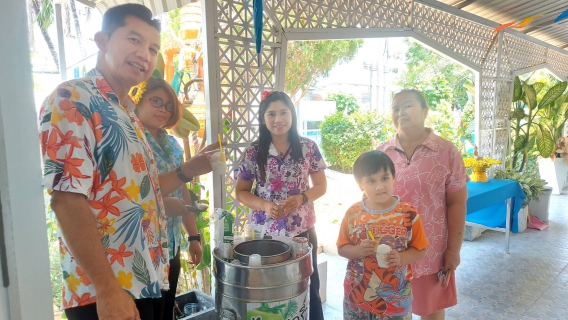 ไฟล์แนบ กปภ.สาขามหาสารคาม จัดกิจกรรมมอบความสุขให้กับลูกค้าที่มารับบริการ ด้วยการแจกไอศกรีม คลายร้อน 