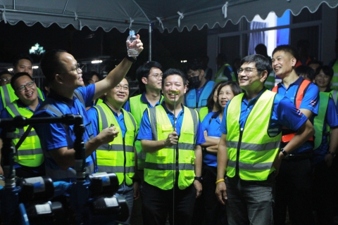 ไฟล์แนบ รองผู้ว่าการ (ปฏิบัติการ 3) นำทีมขับเคลื่อนสร้าง ภาคีเครือข่าย กำไรยั่งยืน ผนึกกำลังภาคีเครือข่ายคนเมืองท่องเที่ยว ลุยลงพื้นที่หาท่อแตกรั่ว ยกระดับระบบประปาให้ดียิ่งขึ้น