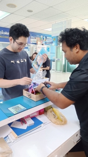 ไฟล์แนบ สงกรานต์นี้มือถือไม่เปียก! กปภ.สาขารังสิต (พ) แจกซองกันน้ำฟรี