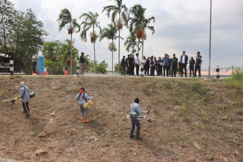 ไฟล์แนบ กปภ.สาขาชลบุรี (พ) และ กปภ.ข.1 ร่วมคิกออฟ กำจัดวัชพืช บำรุงรักษาแหล่งน้ำ อ่างเก็บน้ำบางพระ ชลบุรี