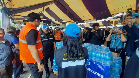 ไฟล์แนบ รปก.1 พร้อมด้วยคณะผู้บริหาร กปภ.ข.10 ร่วมต้อนรับ มท.3 นายเจเศรษฐ์ ไทยเศรษฐ์ ลงพื้นที่ช่วยเหลือผู้ประสบเหตุอัคคีภัย ชุมชนตรอกลิเก จ.นครสวรรค์ พร้อมมอบน้ำดื่ม 1,600 ขวด