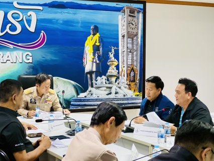 ไฟล์แนบ วันพฤหัส 23 เมษายน 2569 จังหวัดตรังแถลงข่าวผลการดำเนินการและประเด็นที่น่าสนใจในพื้นที่ เพื่อสร้าง ความเข้าใจให้กับประชาชน นายทรงกลด สว่างวงศ์ ผู้ว่าราชการจังหวัดตรัง พร้อมด้วย ส่วนราชการที่เกี่ยวข้อง ร่วมแถลงข่าวผลการดำเนินการและประเด็นที่น่าสนใจในพื้นที่ เพื่อสร้างความเข้าใจให้กับประชาชนและเปิดโอกาสให้สื่อมวลชนได้ซักถามในประเด็นต่างๆ และนำไปขยายผลเพื่อสร้างความเข้าใจให้กับประชาชน ณ ห้องศรีตรัง ชั้น 3 ศาลากลางจังหวัดตรังโดยมีประเด็นที่แถลงข่าวร่วมกับ ผู้ว่าราชการจังหวัด แผนมาตการรับมือภัยแล้งและช่วยเหลือประชาชน งบประมาณวางท่อขยายฯและเพิ่มประสิทธิภาพในการสูบน้ำจ่ายน้ำ การเชื่อมระบบท่อประปาในพื้นจังหวัดตรัง ในภาพรวม กปภ.สาขาพื้นที่จังหวัดตรัง ครับการบริการจัดการแก้ไขปัญหาน้ำประปา และภัยแล้ง 