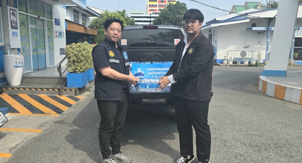 ไฟล์แนบ การประปาส่วนภูมิภาคสาขาฉะเชิงเทรา มอบน้ำดื่มตราสัญลักษณ์ กปภ. จำนวน 360 ขวด ให้แก่สำนักงานสวัสดิการและคุ้มครองแรงงาน จังหวัดฉะเชิงเทรา