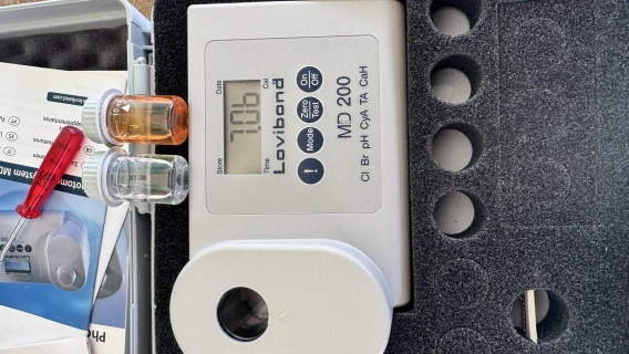 ไฟล์แนบ กปภ.สาขาภูเก็ต ลงพื้นที่ตรวจสอบคุณภาพน้ำปลายสาย บริเวณหน้าโรงเรียนสะปำ ถนนเทพกระษัตรี  ตำบลเกาะแก้ว อำเภอเมืองภูเก็ต จังหวัดภูเก็ต