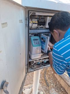 ไฟล์แนบ การประปาส่วนภูมิภาคสาขากาญจนดิษฐ์ ลงพื้นที่ตรวจสอบตู้ DMA   สถานีจ่ายน้ำสะพานดิน ในพื้นที่ตำบลทุ่งกง อำเภอกาญจนดิษฐ์ จังหวัดสุราษฎร์ธานี