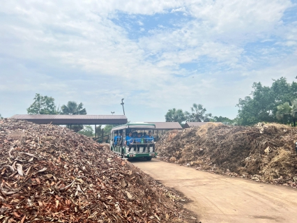 ไฟล์แนบ วันที่ 8 พฤษภาคม  2569 การประปาส่วนภูมิภาคสาขาลำพูน โดยนายศุภกฤษณ์ จันทร์ศุภเสน ผู้จัดการ กปภ.สาขาลำพูน จัดกิจกรรมศึกษาดูงานแลกเปลี่ยนความรู้ ณ อุทยานหลวงราชพฤกษ์ อ.เมืองเชียงใหม่ จ.เชียงใหม่ ที่ได้รับมาตรฐาน  เพื่อรองรับการจัดการสำนักงานสีเขียว (Green Office) ตามนโยบายในการจัดการคุณภาพด้านสิ่งแวดล้อมทั้งที่เป็นส่วนสำนักงานและสภาพแวดล้อมภายในพื้นที่อาคารสำนักงาน เพื่อให้การดำเนินงานและกิจกรรมต่างๆ ส่งผลกระทบต่อสิ่งแวดล้อมน้อยที่สุด โดยการใช้ทรัพยากรและพลังงานอย่างรู้คุณค่า มีแนวทางการจัดการของเสียอย่างมีประสิทธิภาพ รวมถึงการจัดซื้อจัดจ้างที่เป็นมิตรกับสิ่งแวดล้อม และลดปริมาณการปล่อยก๊าซเรือนกระจกออกสู่สิ่งแวดล้อม   
