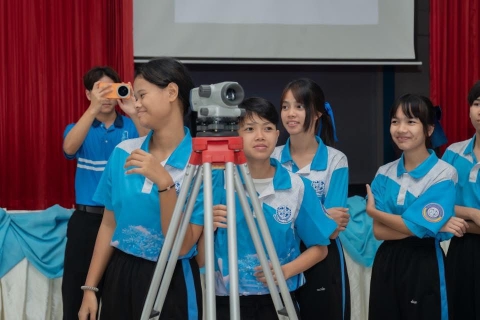 ไฟล์แนบ รองผู้ว่าการ (ทรัพยากรบุุคคลเเละบริหารองค์กร)  การประปาส่วนภูมิภาค เป็นประธานเปิดกิจกรรม  เปิดโลกการเรียนรู้ด้านการประปา สำหรับนักเรียนผู้บกพร่องทางการได้ยิน ซึ่งจัดขึ้นโดย การประปาส่วนภูมิภาค ร่วมกับ โรงเรียนโสตศึกษาจังหวัดขอนแก่น